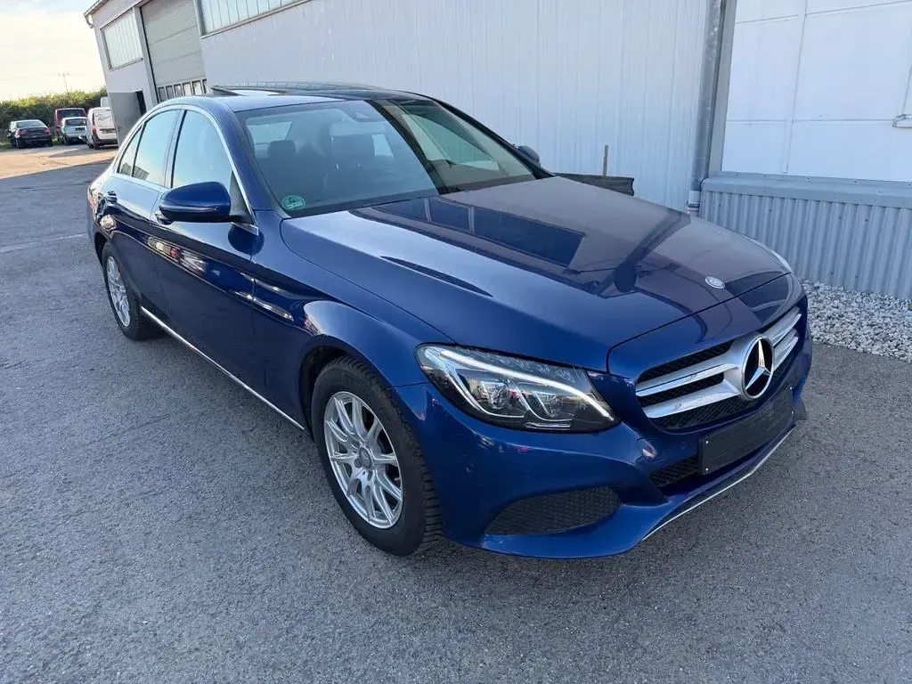 Gebraucht Mercedes C180 156 PS (114 kW) 2015 Blau Limousine