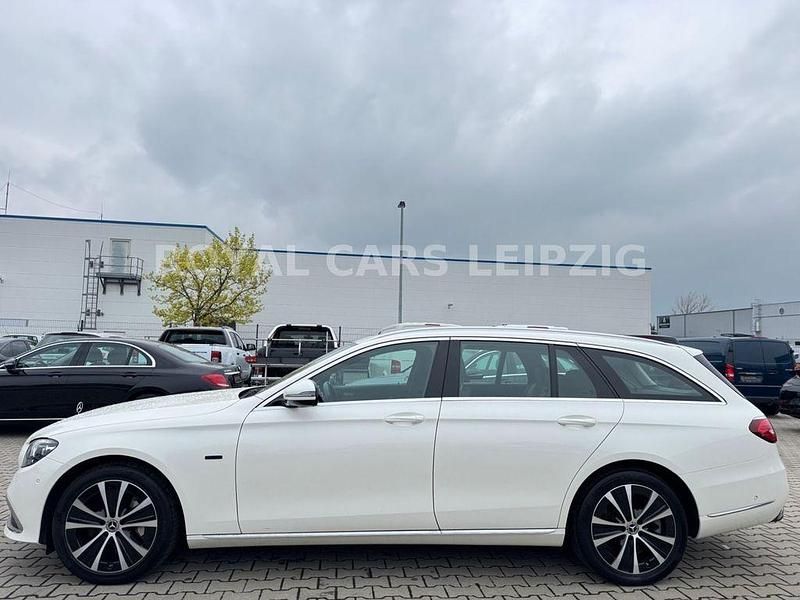 Gebraucht Mercedes E300 194 PS (142 kW) 2020 Weiß Limousine