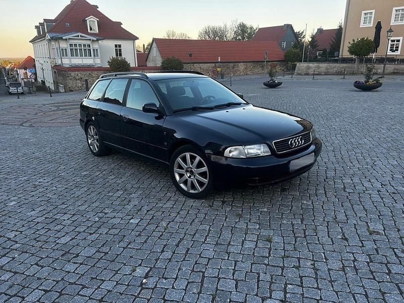 Second-hand Audi A4 110 CP (80 kW) 1998 Albastru Break