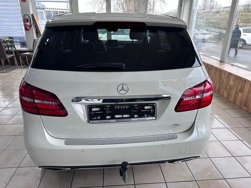 Gebraucht Mercedes B200 136 PS (100 kW) 2017 Calcitweiss/zirrusweiss Van / Kleinbus