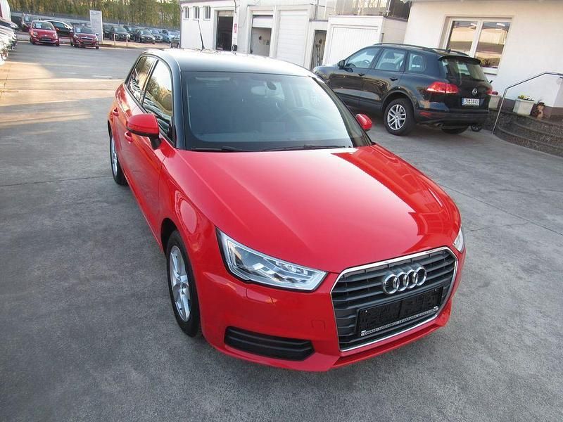 Gebraucht Audi A1 Sport 82 PS (60 kW) 2016 Rot Kleinwagen