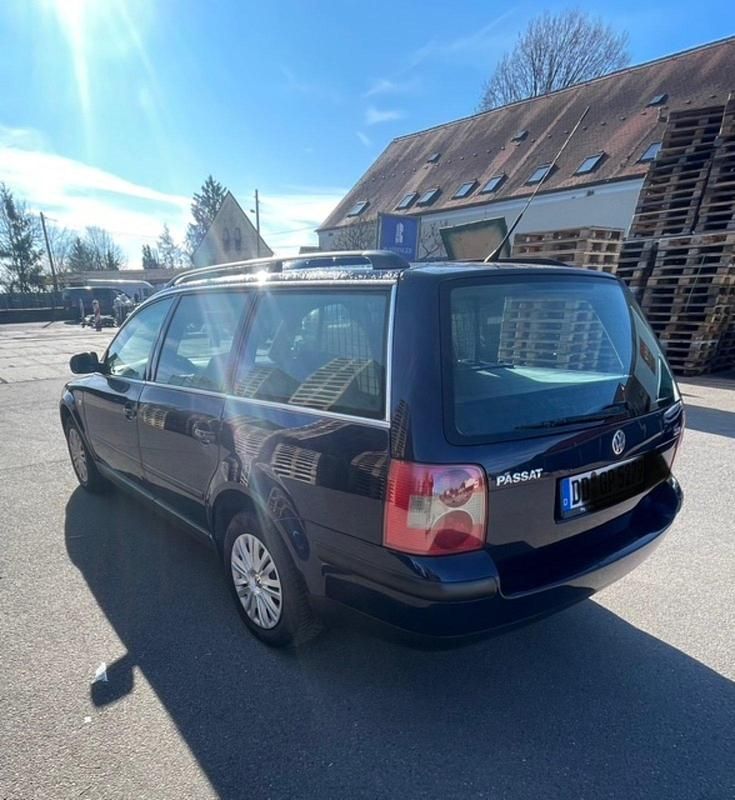 Gebraucht VW Passat 131 PS (96 kW) 2001 Blau Kombi