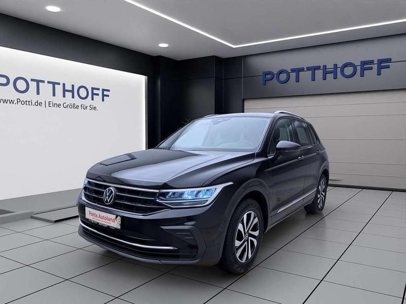 Gebraucht VW Tiguan Active 150 PS (110 kW) 2022 Deep black perleffekt SUV