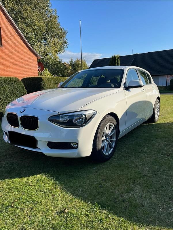 Weiß Gebraucht 2015 BMW 114 Kleinwagen | 6.200 € (Fairer Preis) - Bild 1/4