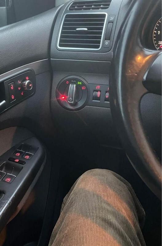 Gebraucht VW Touran 140 PS (102 kW) 2011 Schwarz Van / Kleinbus