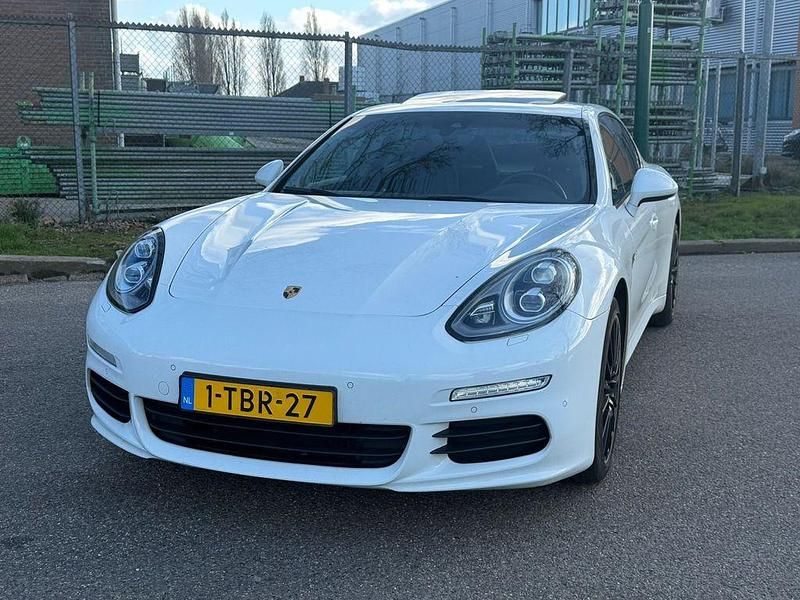 Gebraucht Porsche Panamera 333 PS (244 kW) 2013 Weiß Kleinwagen