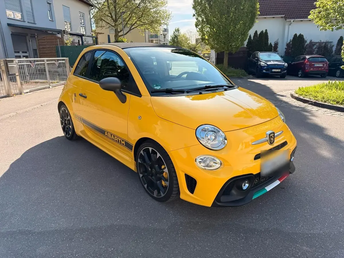 Gebraucht Abarth 595C Competizione 180 PS (132 kW) 2018 Gelb Cabrio