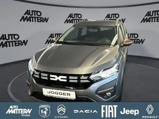 Grau Gebraucht 2024 Dacia Jogger Extreme Van / Kleinbus | 23.159 € (Fairer Preis) - Bild 1/4