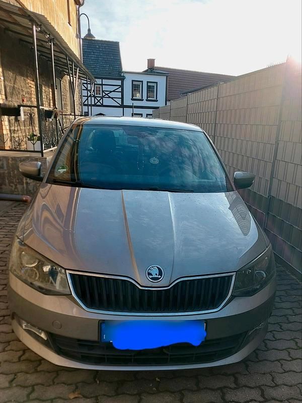 Silber Gebraucht 2015 Skoda Fabia Limousine | 6.900 € (Fairer Preis) - Bild 1/4