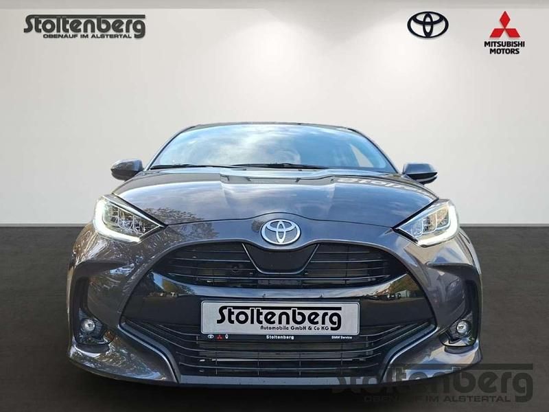 Neu Toyota Yaris Hybrid 116 PS (85 kW) 2025 Grey metallic Kleinwagen