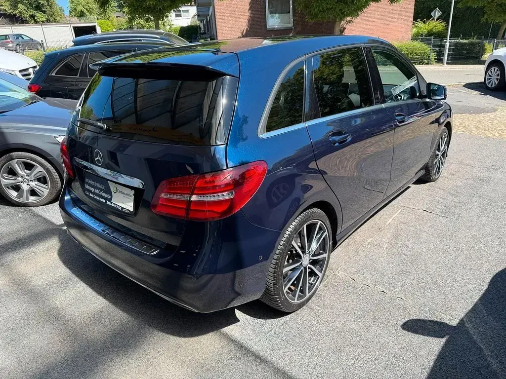 Gebraucht Mercedes B200 136 PS (100 kW) 2016 Blau Kleinwagen