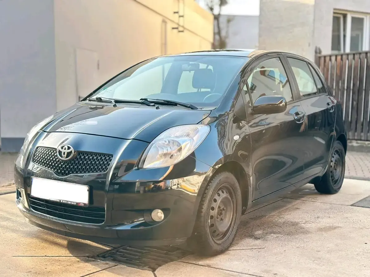 Gebraucht Toyota Yaris 87 PS (63 kW) 2008 Schwarz Kleinwagen