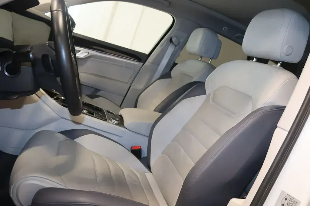 Gebraucht VW Touareg Elegance 381 PS (280 kW) 2022 Pure white SUV