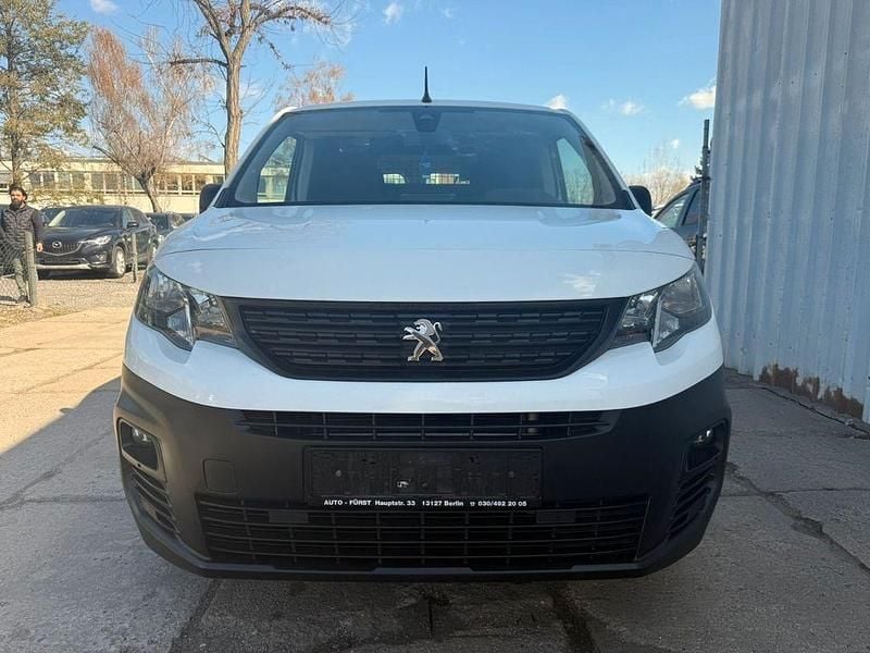 Gebraucht Peugeot Partner 102 PS (75 kW) 2021 Weiß Van / Kleinbus