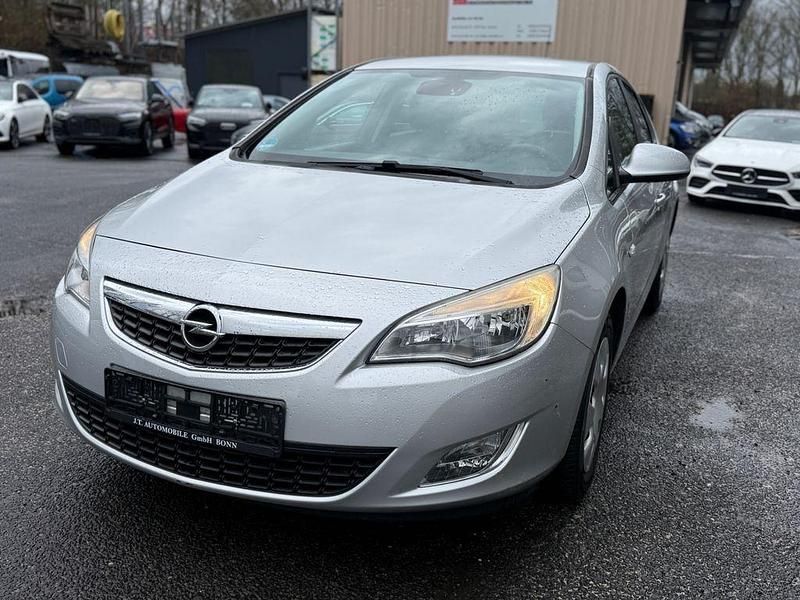 Gebraucht Opel Astra Design Edition 116 PS (85 kW) 2011 Silber Limousine