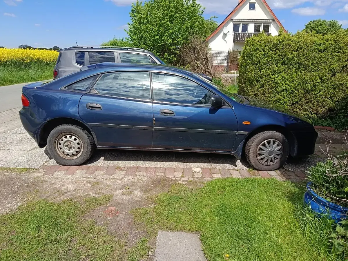 Gebraucht Mazda 323F 88 PS (64 kW) 1998 Blau Kleinwagen