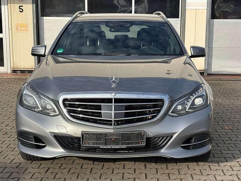 Gebraucht Mercedes E300 204 PS (150 kW) 2014 Palladiumsilber  metalliclack Kombi