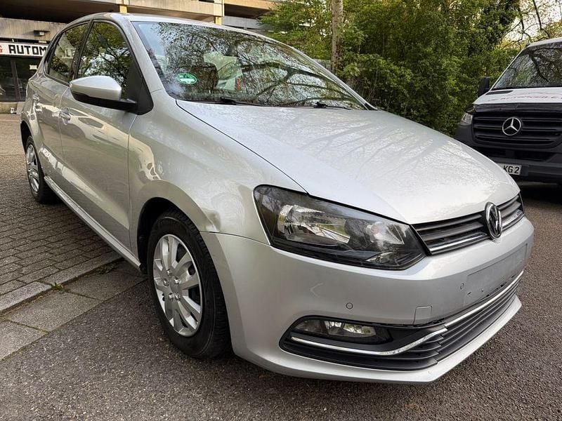 Second-hand VW Polo Comfortline 90 CP (66 kW) 2016 Argintiu Berlinǎ
