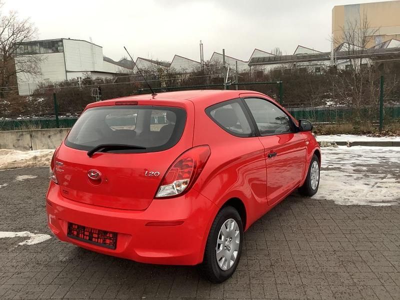 Gebraucht Hyundai i20 86 PS (63 kW) 2013 Rot Kleinwagen