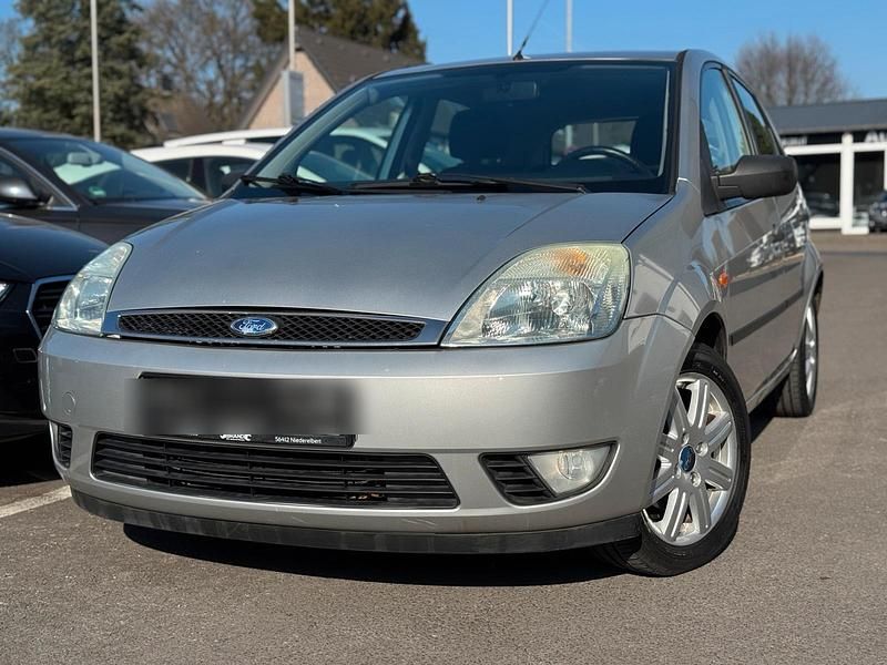 Silber Gebraucht 2005 Ford Fiesta Ghia Limousine | 3.500 € - Bild 1/4