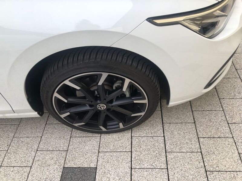 Weiß Gebraucht 2020 VW Golf VIII Active Limousine | 17.400 € (Superpreis) - Bild 1/4