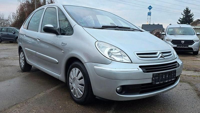 Grau Gebraucht 2008 Citroën Xsara Picasso Style Van / Kleinbus | 1.900 € (Fairer Preis) - Bild 1/4