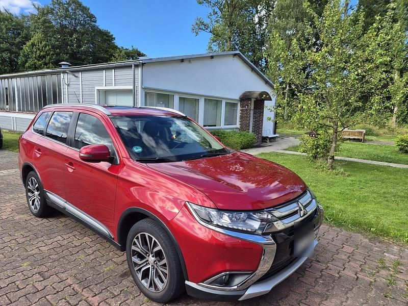 Gebraucht Mitsubishi Outlander Top 150 PS (110 kW) 2016 Rot SUV