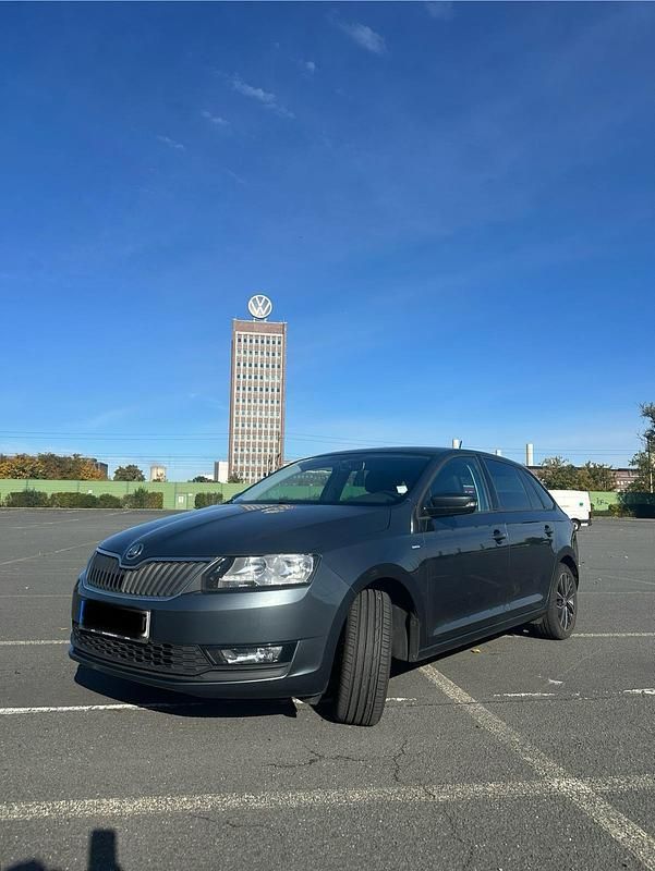 Grau Gebraucht 2017 Skoda Rapid Drive Kleinwagen | 8.000 € (Guter Preis) - Bild 1/4