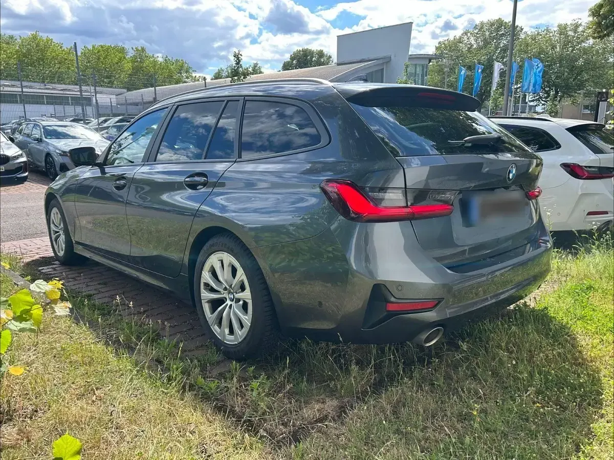 Gebraucht BMW 318 Advantage 156 PS (114 kW) 2021 Grau Kombi