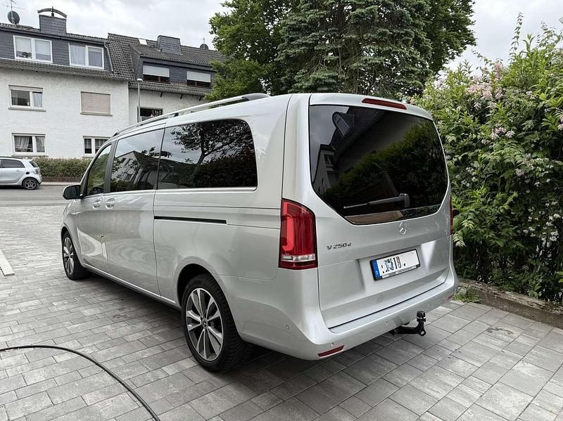 Gebraucht Mercedes V220 Avantgarde 190 PS (139 kW) 2020 Grau Van / Kleinbus