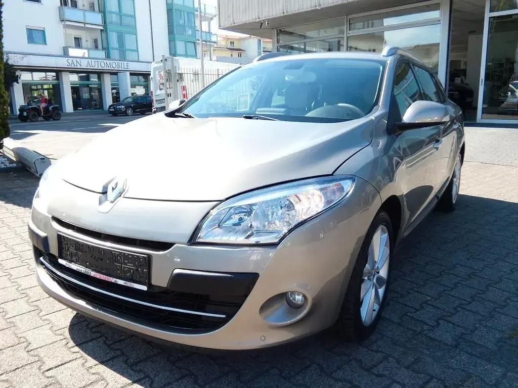 Gebraucht Renault Mégane III Luxe 150 PS (110 kW) 2011 Gold Limousine