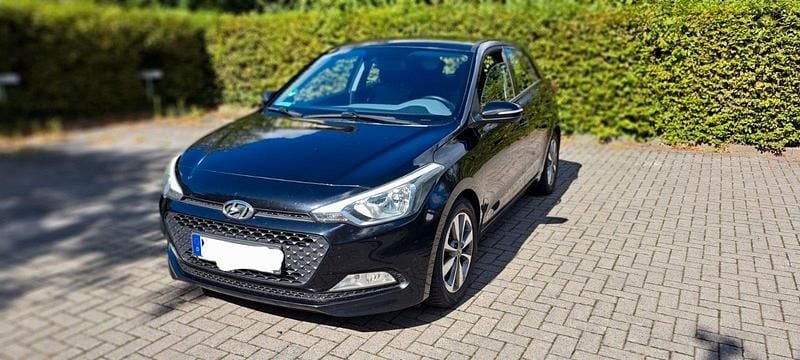 Schwarz Gebraucht 2016 Hyundai i20 Classic Kleinwagen | 6.500 € (Fairer Preis) - Bild 1/4