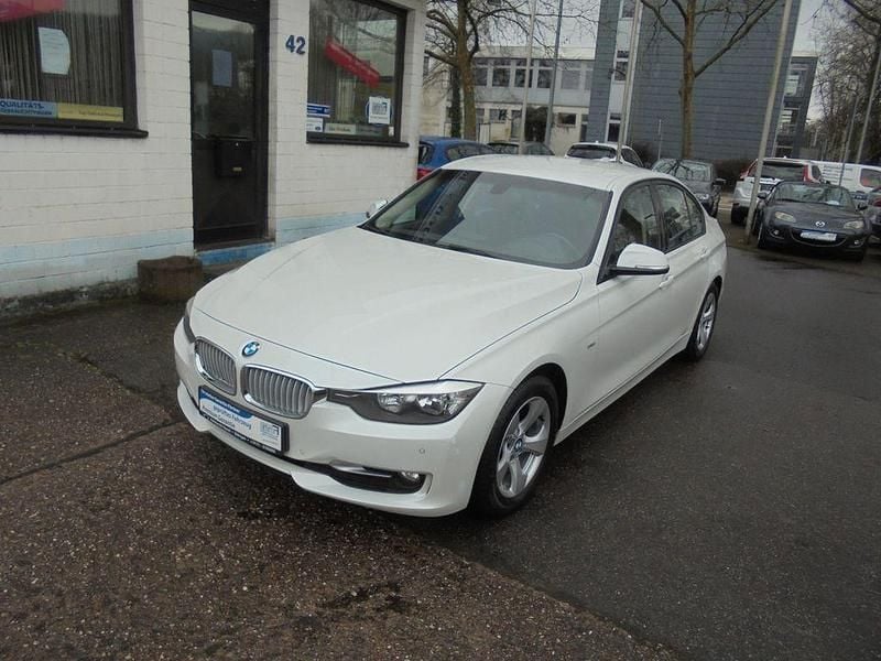 Weiß Gebraucht 2013 BMW 320 Efficient Dynamics Limousine | 8.900 € (Guter Preis) - Bild 1/4