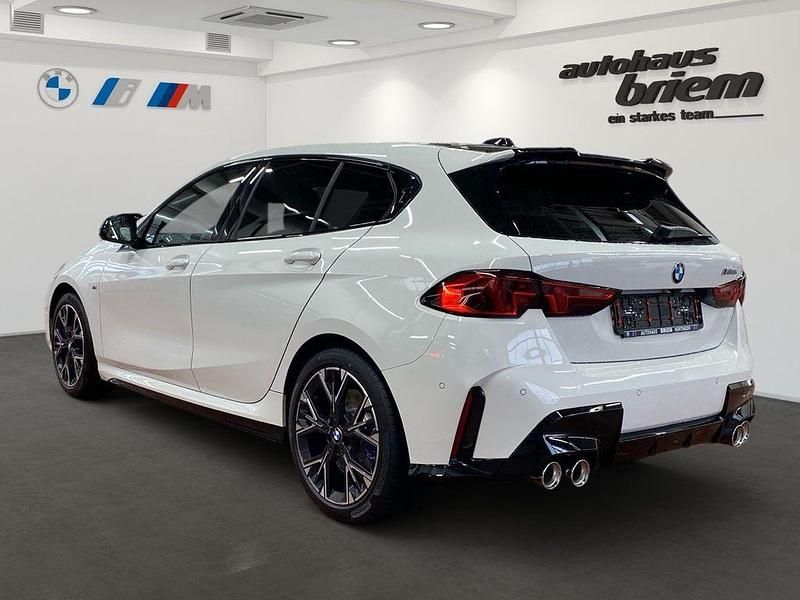 Gebraucht BMW M135 Performance 300 PS (220 kW) 2024 Alpinweiß uni Kleinwagen