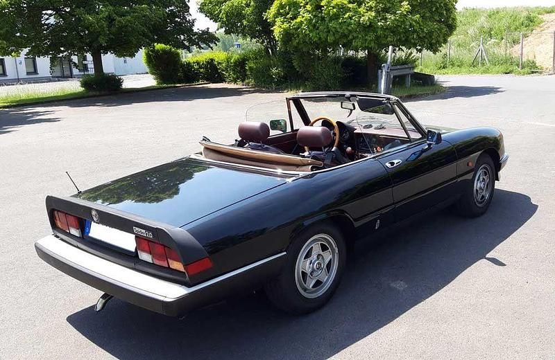 Gebraucht Alfa Romeo Spider 126 PS (92 kW) 1985 Schwarz Cabrio