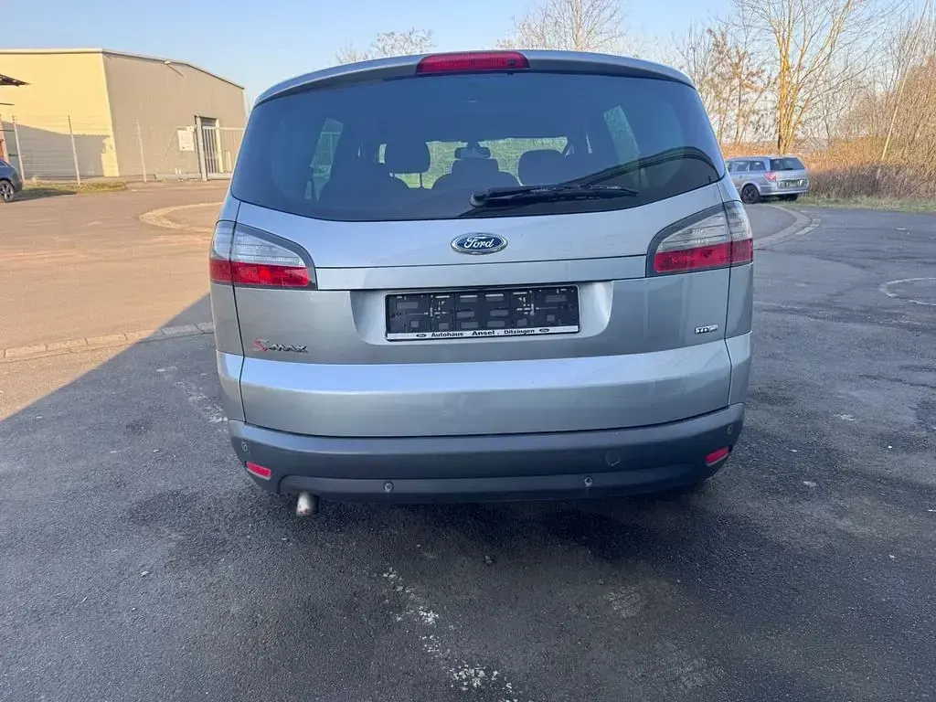 Gebraucht Ford S-MAX Titanium 140 PS (102 kW) 2006 Silber Van / Kleinbus