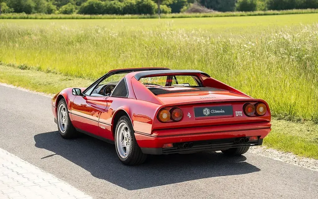 Gebraucht Ferrari 328 271 PS (199 kW) 1986 Rot Cabrio