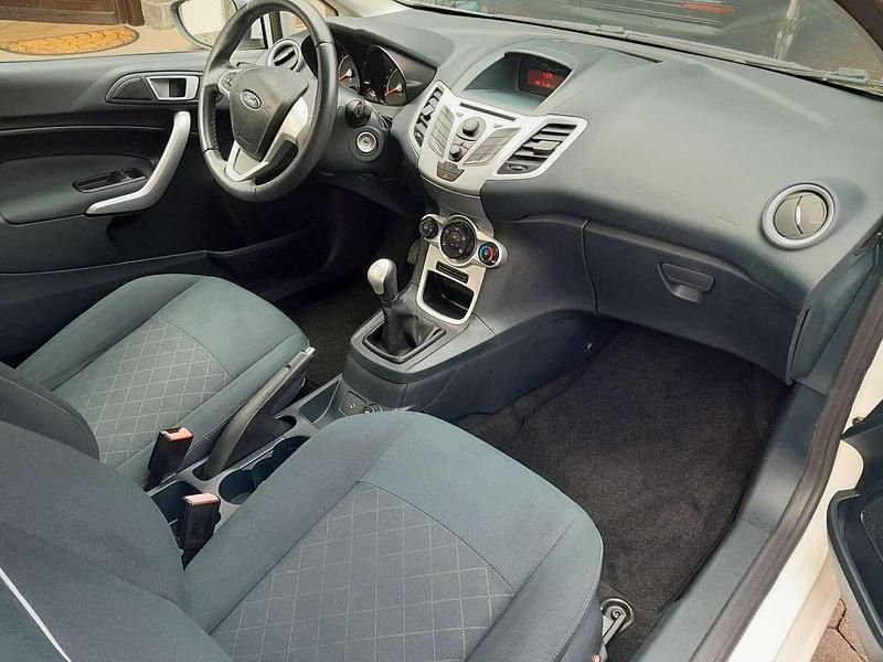 Gebraucht Ford Fiesta Ambiente 60 PS (44 kW) 2011 Kleinwagen