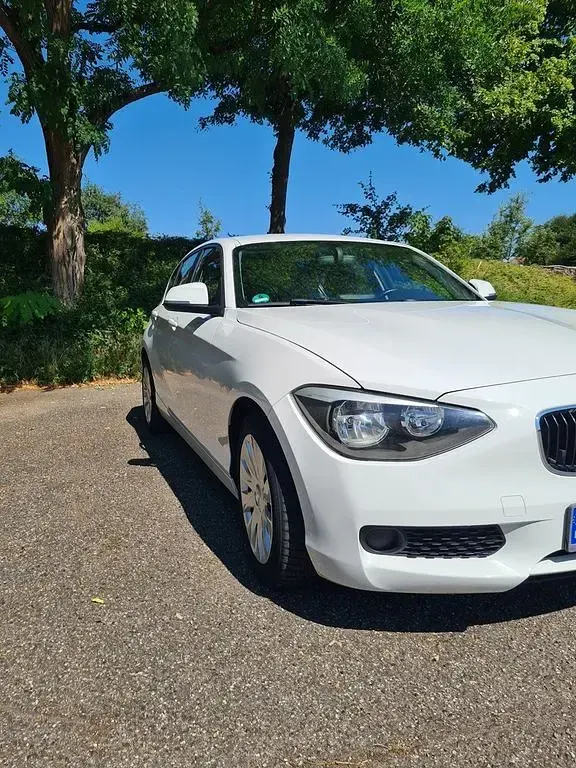 Gebraucht BMW 114 Comfort Edition 102 PS (75 kW) 2013 Weiß Kleinwagen