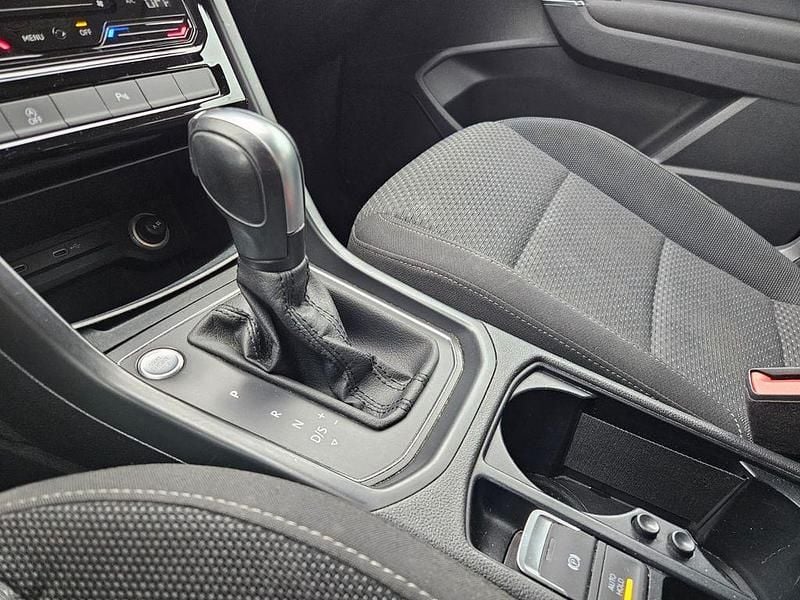 Gebraucht VW Touran Comfortline 150 PS (110 kW) 2023 Schwarz Van / Kleinbus