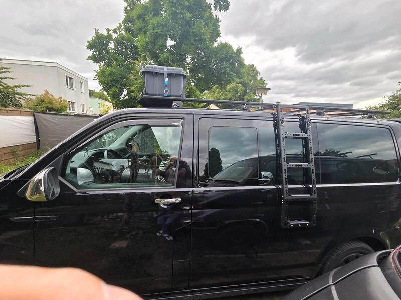 Schwarz Gebraucht 2018 VW T6 Van | 25.000 € - Bild 1/4