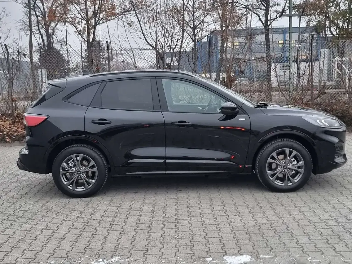 Gebraucht Ford Kuga ST-Line 225 PS (165 kW) 2022 Schwarz (metallic) SUV