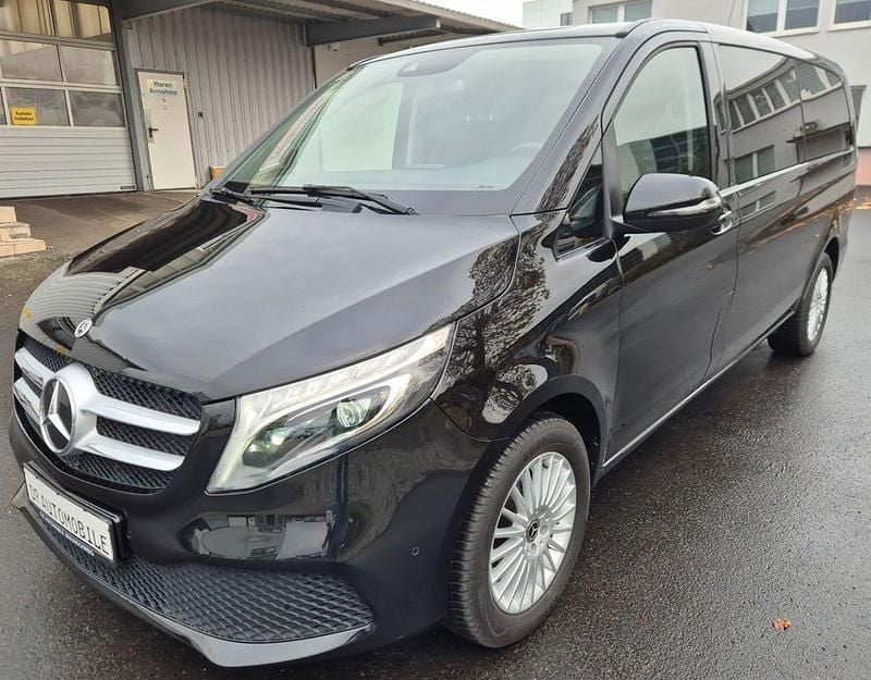 Schwarz Gebraucht 2022 Mercedes V250 Van / Kleinbus | 44.990 € (Superpreis) - Bild 1/4