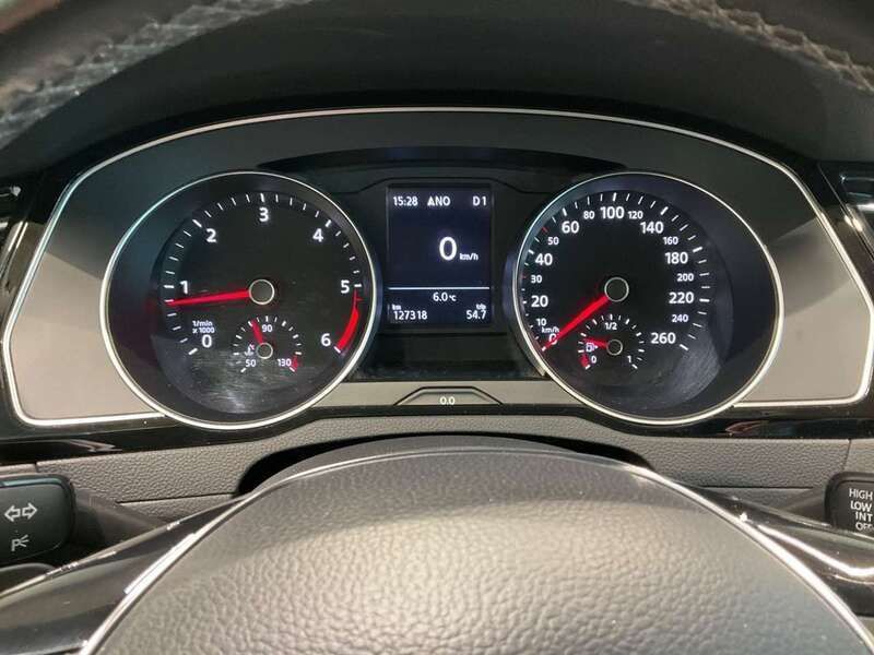 Schwarz Gebraucht 2019 VW Passat Comfortline Kombi | 17.800 € (Superpreis) - Bild 1/4