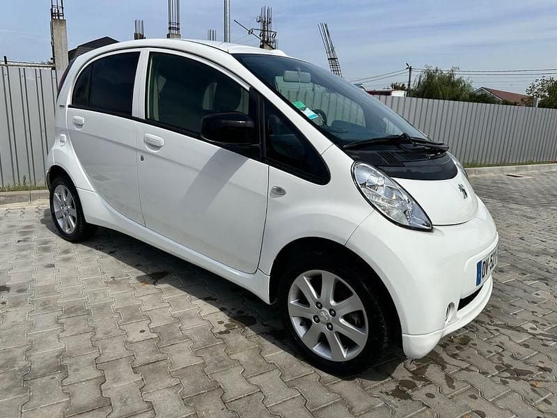 Gebraucht Peugeot iON Active 49 kW (67 PS) 2015 Weiß Kleinwagen