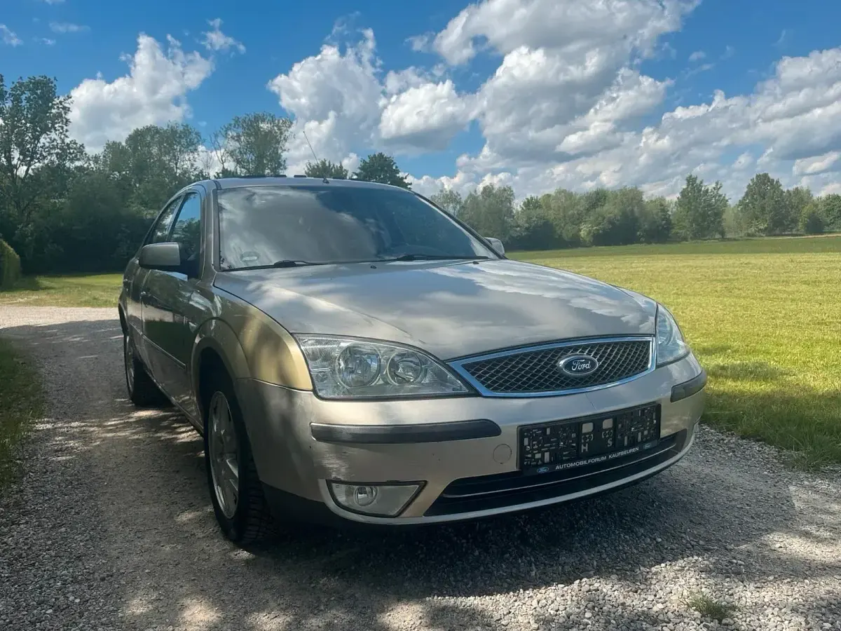 Gebraucht Ford Mondeo 145 PS (106 kW) 2003 Silber Limousine