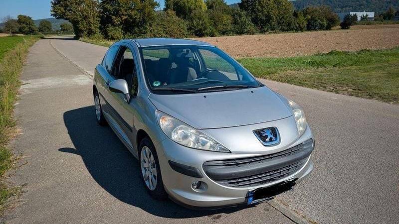 Grau Gebraucht 2006 Peugeot 207 Limousine | 2.250 € (Fairer Preis) - Bild 1/4