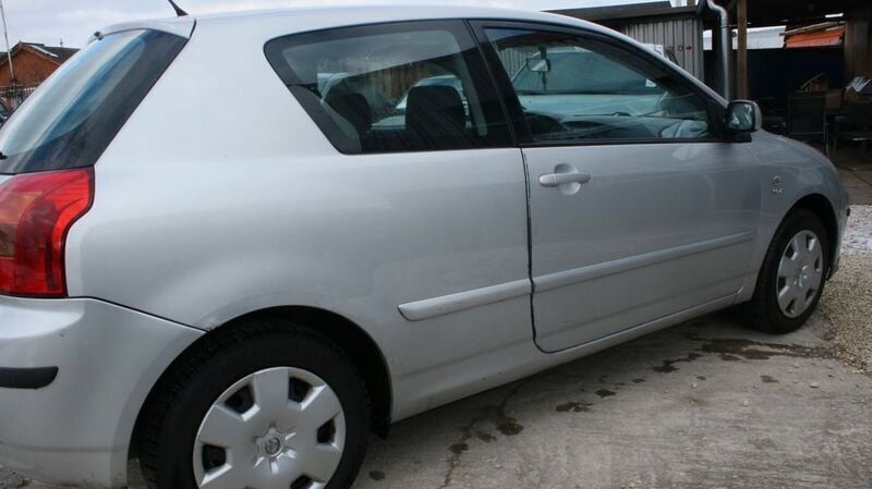 Gebraucht Toyota Corolla 97 PS (71 kW) 2002 Silber Limousine