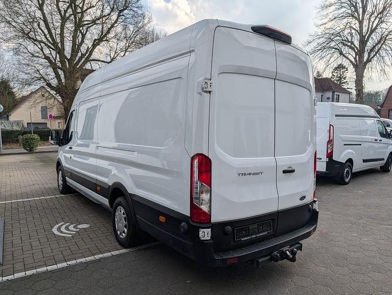 Gebraucht Ford Transit Trend 165 PS (121 kW) 2022 Weiß Pickup