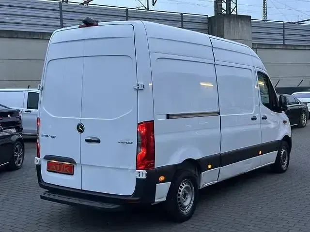 Używany Mercedes Sprinter 150 KM (110 kW) 2024 Biały Van